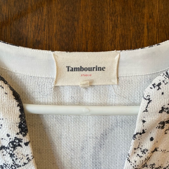 Unique distressed boutique top - Picture 2 of 2